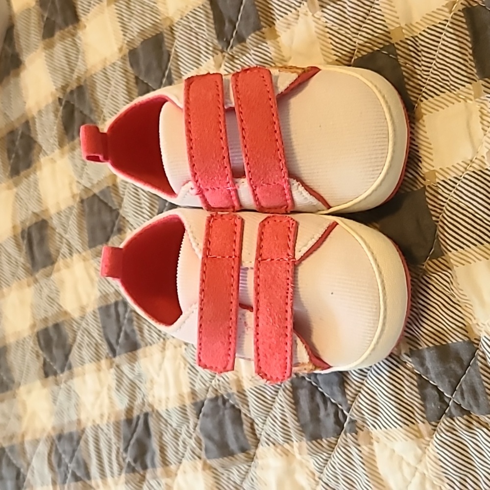 Rising star baby shoes never used
